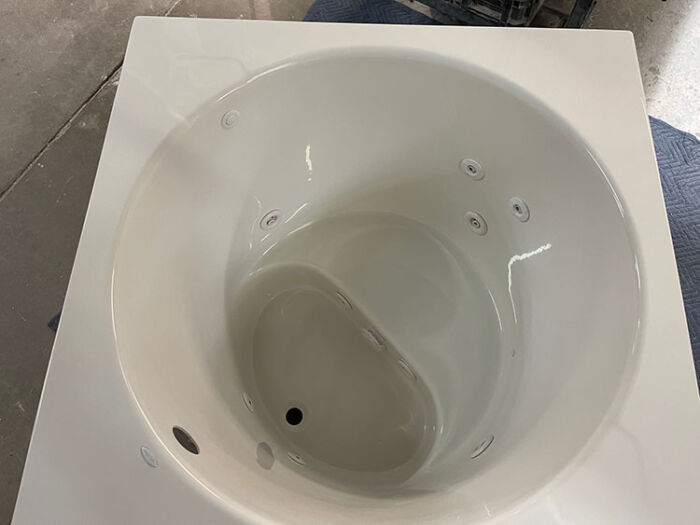 1 Person Deep Soaker 4242 Silver Series with Hydro Massage - Size: 42" x 42" x 35" - Jets: 9 Water Jets - Image 2