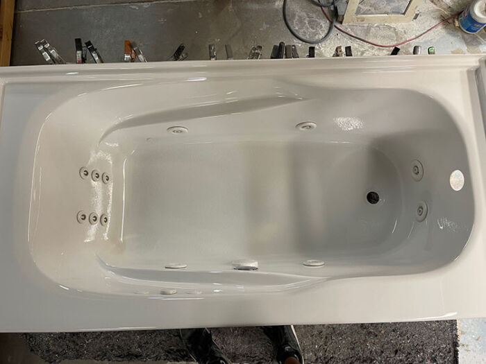 Mystique Jr. 6030 Right Hand Gold Series with Hydro Massage - Size: 60" x 30" x 20" - Jets: 12 Water Jets - Image 3