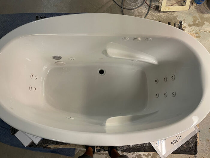 Sarah 5833CD Free Standing 14 Jet Series with Hydro Massage, w/ Access Panel - Size: 58" x 33" x 27" - Jets: 14 Water Jets - Image 2